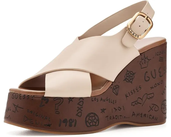 Босоножки GUESS Yarisel с клиновидным каблуком и логотипом