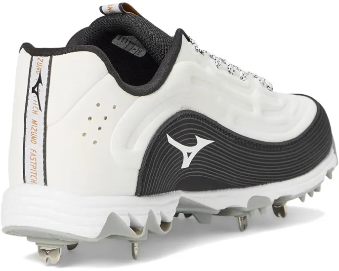 Бутсы бейсбольные Mizuno 9-Spike Swift 8 Low Metal бело-черные