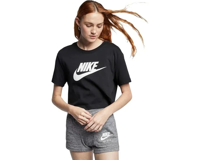 Футболка Nike Sportswear Essential Club с укороченным кроем и логотипом