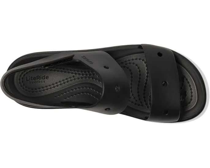 Сандалии Crocs Brooklyn 4U на низком клине с регулируемым ремешком и стелькой из ЭВА