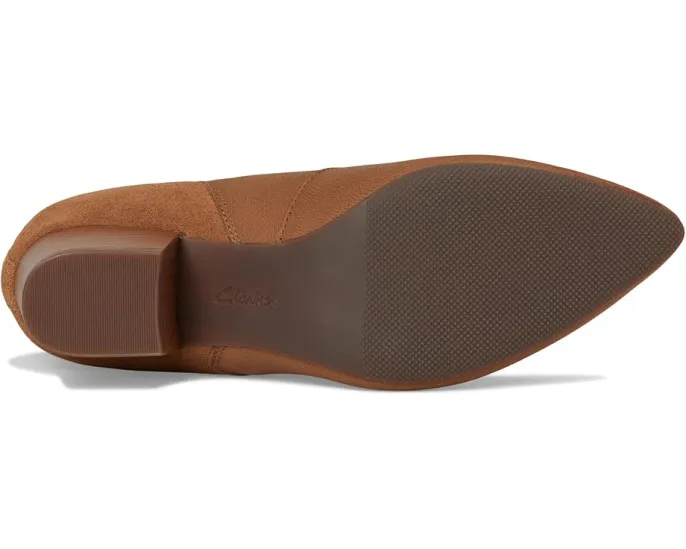 Ботинки Clarks Ellanie Vibe с заостренным носком и пеной Ultimate Comfort в стельке