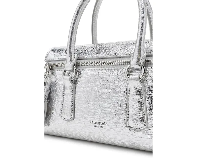 Мини сумка Kate Spade New York из металлизированной кожи с тисненым логотипом