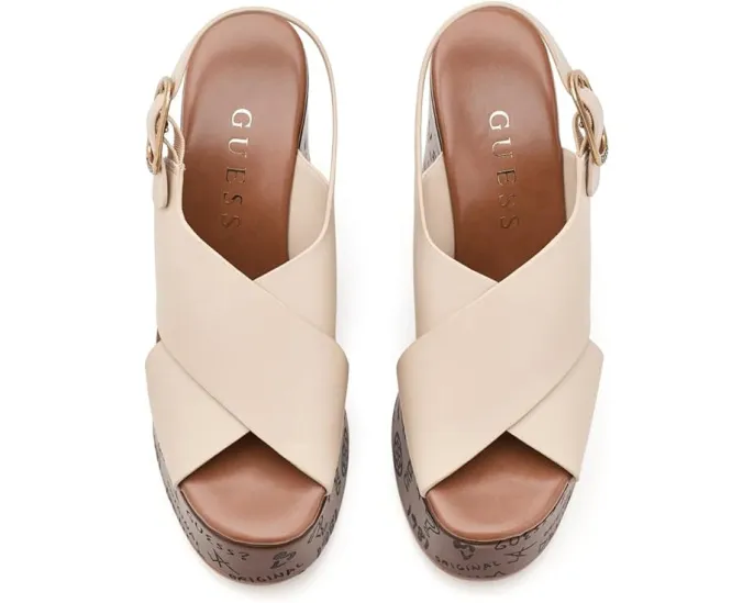 Босоножки GUESS Yarisel с клиновидным каблуком и логотипом