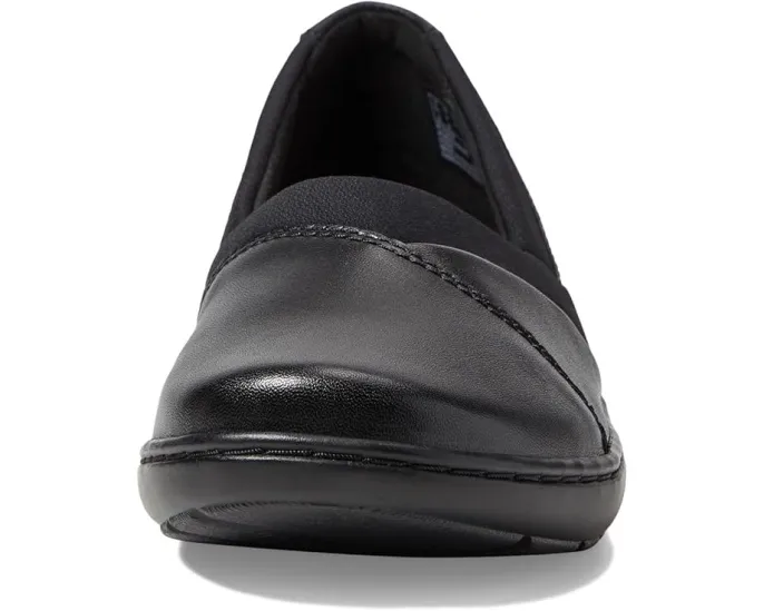 Туфли Clarks Cora Charm без застежки с миндалевидным носком и акцентной строчкой