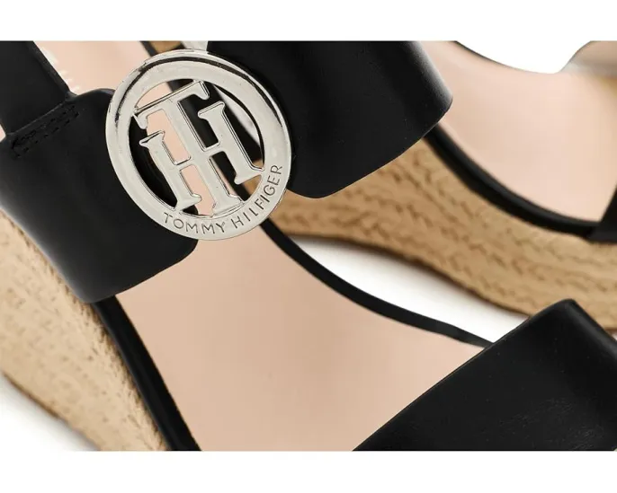 Босоножки Tommy Hilfiger Kahdy на танкетке с регулируемой пряжкой