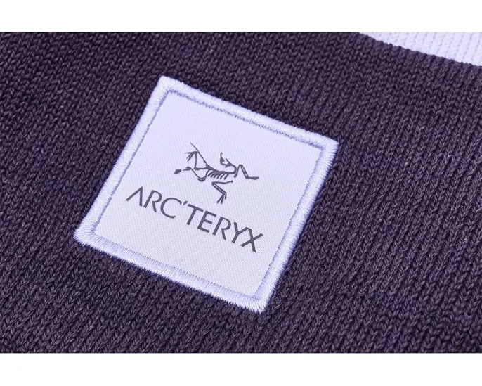 Шапка Arc'teryx Color Block Toque из Tech Wool с широкой манжетой