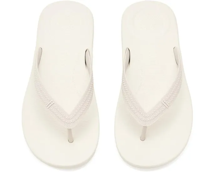 FitFlop Iqushion Textured-Strap Flip-Flops с клиновидным каблуком