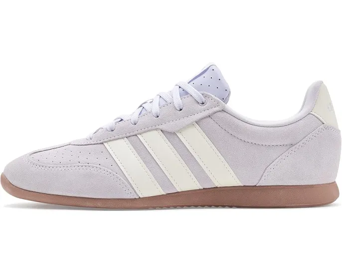Повседневные кроссовки adidas Barreda Low с низким силуэтом