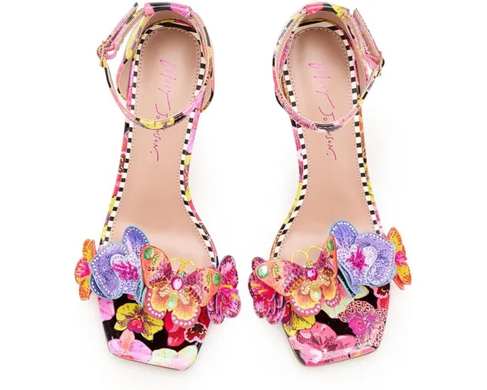 Blue by Betsey Johnson Сандалии Santino с 3D цветами и люцитовым каблуком