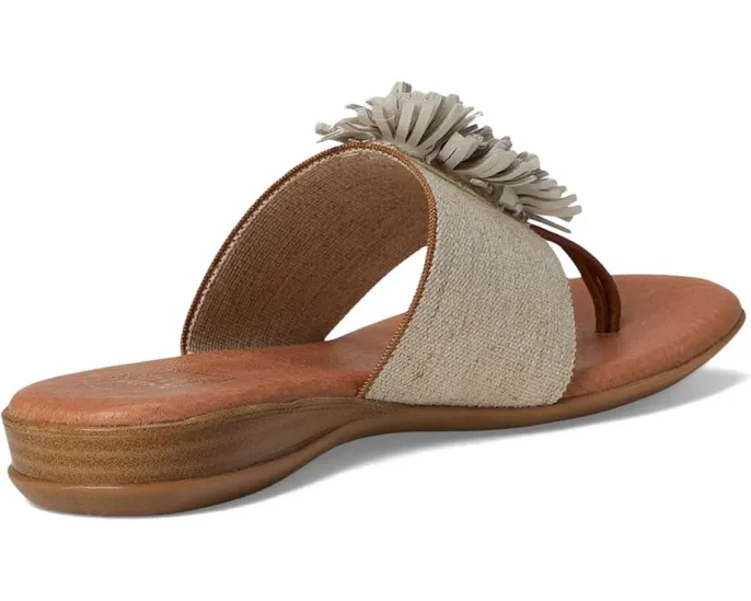 Сандалии Andre Assous Novalee Featherweight с бахромой и клином