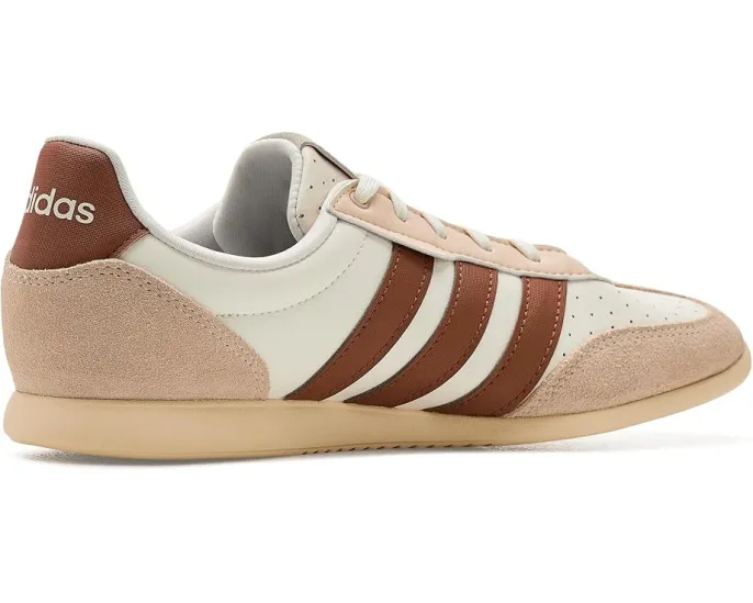 Повседневные кроссовки adidas Barreda Low с низким силуэтом