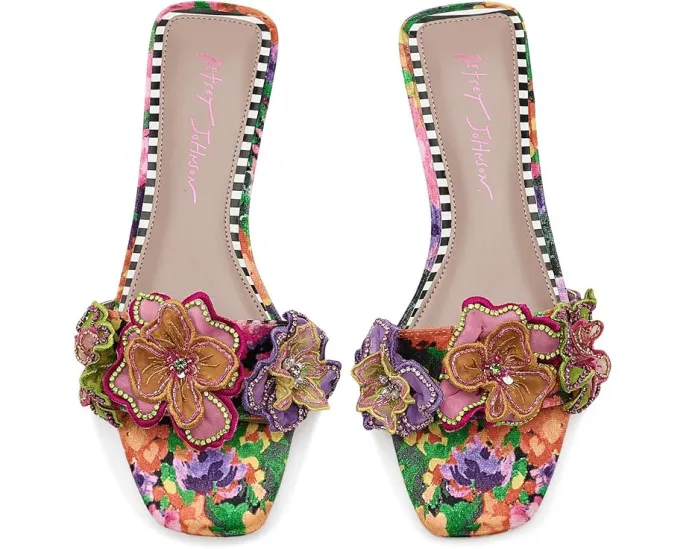 Сандалии Scottyy от Blue by Betsey Johnson с цветочными аппликациями