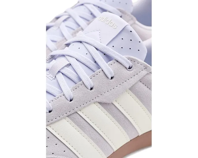 Повседневные кроссовки adidas Barreda Low с низким силуэтом