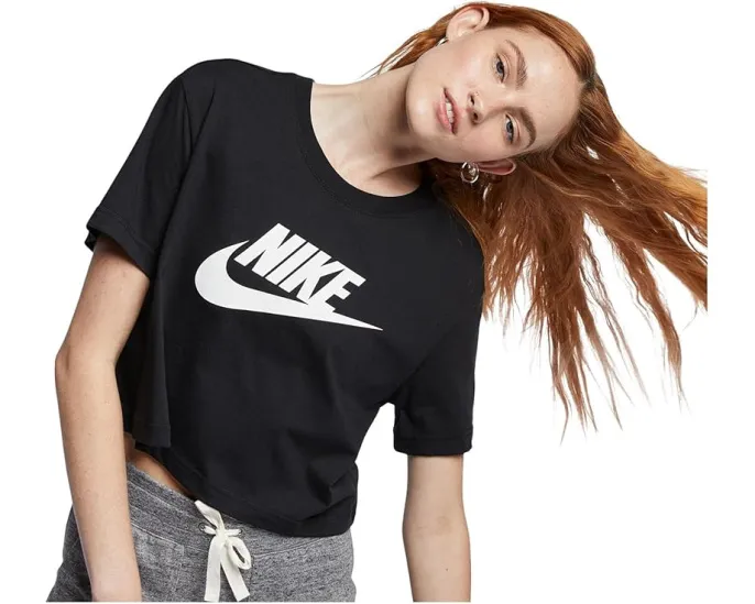 Футболка Nike Sportswear Essential Club с укороченным кроем и логотипом