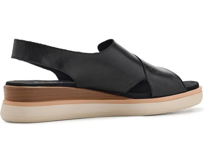 Босоножки Vaneli Hydra на танкетке с регулируемой лямкой