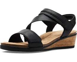 Clarks Kacha Wave сандалии на низком клине из мягкой кожи и контрастными ремешками