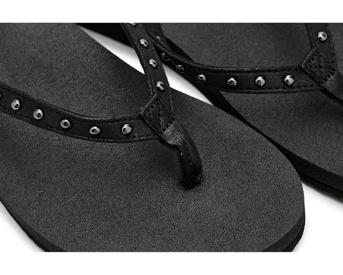 Sanuk Сандалии Yoga Joy II Stud с ремешком на заклепках и стелькой из коврика для йоги