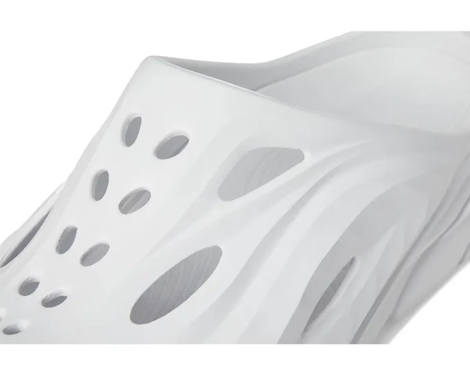Hoka Ora Slide 3 Camo сланцы с открытым носком и технологией Meta-Rocker