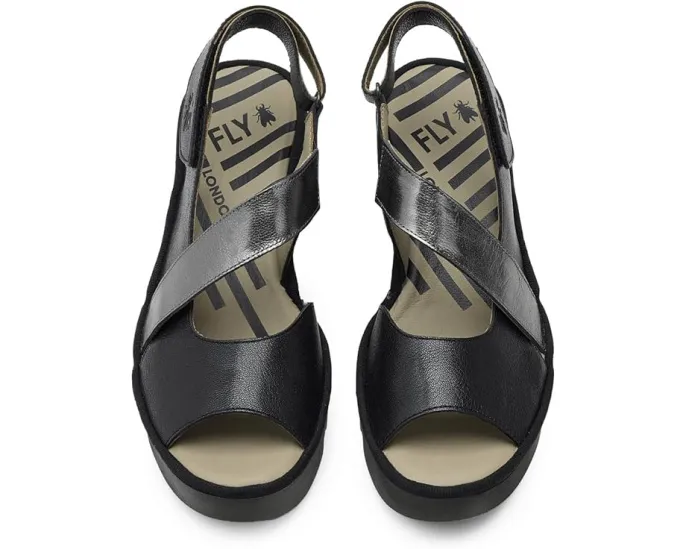 Сандалии FLY LONDON Basy605fly на танкетке с мыском и регулируемым ремешком