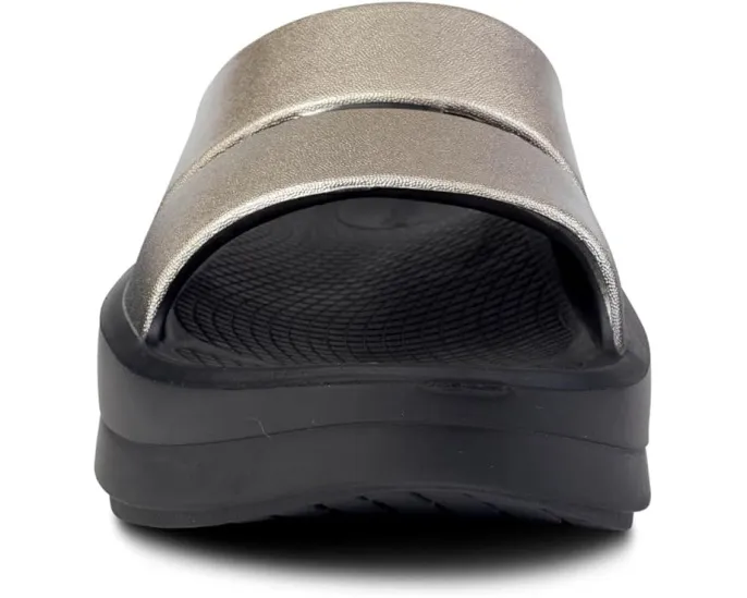 Сланцы OOFOS OOmega OOahh Luxe Slide с технологией OOfoam