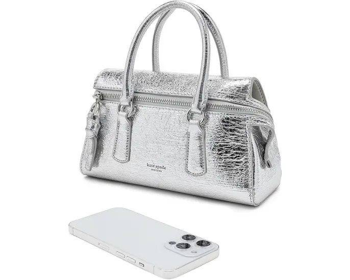 Мини сумка Kate Spade New York из металлизированной кожи с тисненым логотипом