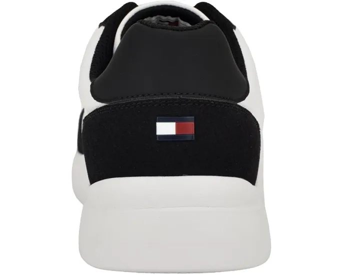 Кроссовки Chafik от Tommy Hilfiger с T-образным носком и экологичными материалами