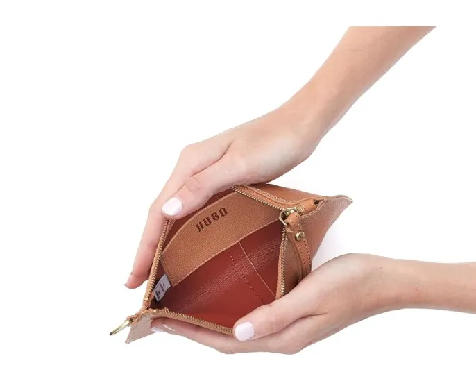 Маленький клатч HOBO Vida Small Pouch на запястье с ремешком