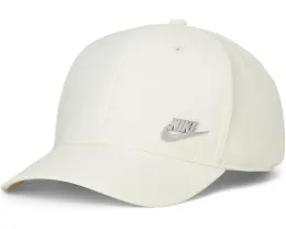 Бейсболка Nike Dri-FIT Club Structured с металлическим логотипом