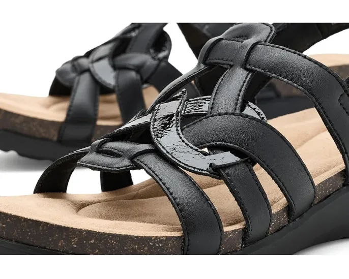 Сандалии Calenne Gracie Clarks на ремешках с клином и стелькой Ultimate Comfort