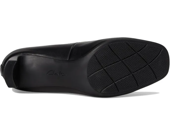 Лодочки Clarks Anelise Nora с круглым носком и резиновой подошвой на котячьем каблуке