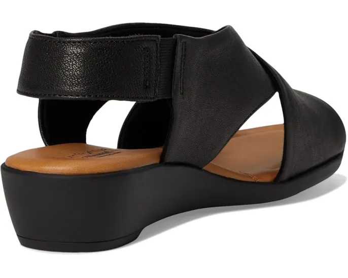 Сандалии Comfortiva Emilee на клиновидном каблуке с перекрестными ремешками