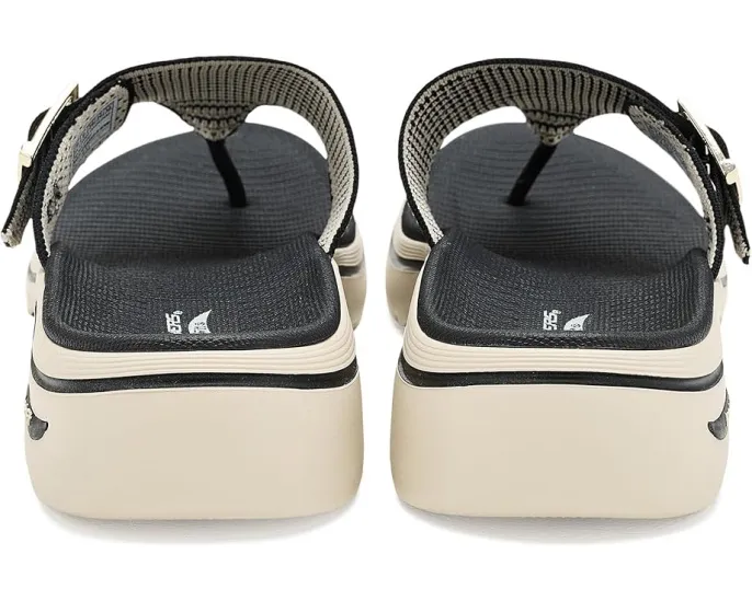 Сандалии SKECHERS GO Walk Arch Fit 2.0 Resort Day с блестками и клиньем