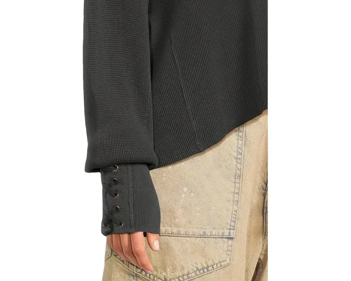 Свободный топ Lapis Cuff от Free People с вафельной текстурой и шнуровкой на манжетах