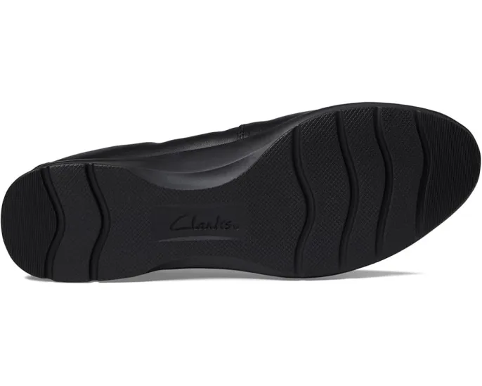 Классические лоферы Jenette Ease с перфорацией и стелькой для комфорта Clarks