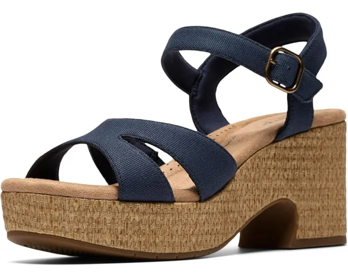 Сандалии Nerisa Twist Clarks на удобном каблуке с ремешками и стелькой Ultimate Comfort