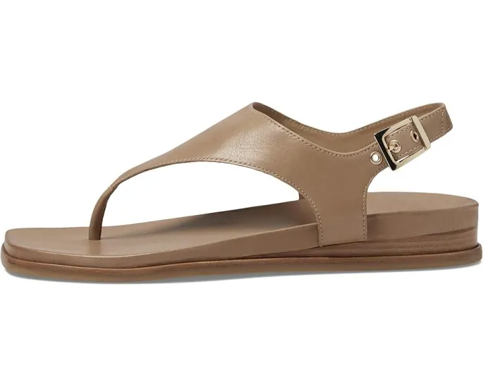 Сандалии Bernardo Concord с перемычкой между пальцами и регулируемым ремешком