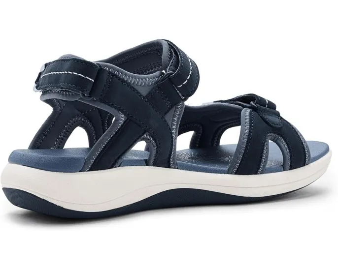 Сандалии Clarks Cloudsteppers Mira Free с мягкой стелькой Cushion Soft и ремешком на липучке