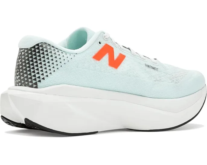 Беговые кроссовки New Balance FuelCell SuperComp Trainer v3 с карбоновой пластиной