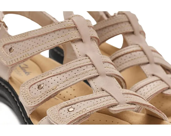 Сандалии Laurieann Ivy Clarks из черной кожи с регулируемой липучкой и стелькой Ultimate Comfort