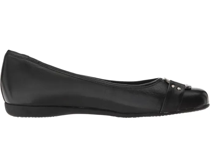 Балетки Trotters Sizzle Signature с декоративным металлическим акцентом