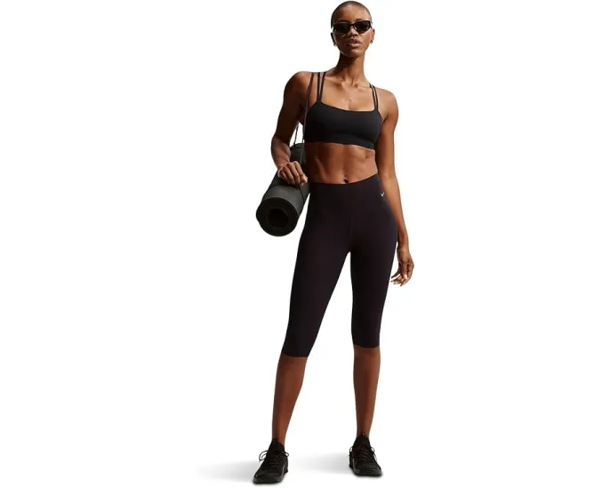 Спортивный бюстгальтер Nike Dri-FIT Zenvy с легкой поддержкой и поролоновыми чашками