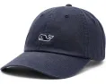 Бейсболка Vineyard Vines Classic с кожаным ремешком и китом