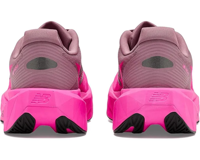 Тренировочные кроссовки New Balance FuelCell Rebel v5 с отзывчивой амортизацией