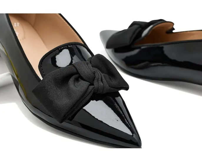 Лоферы Bandolino Auggie с острым носком и бантом на подошве из резины