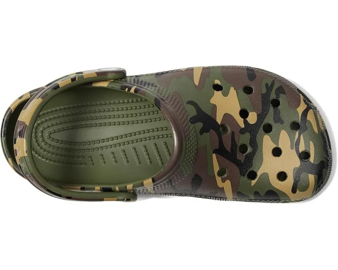 Детские кроксы Classic Camo Clogs с камуфляжным принтом и ремешком на пятке Crocs Kids