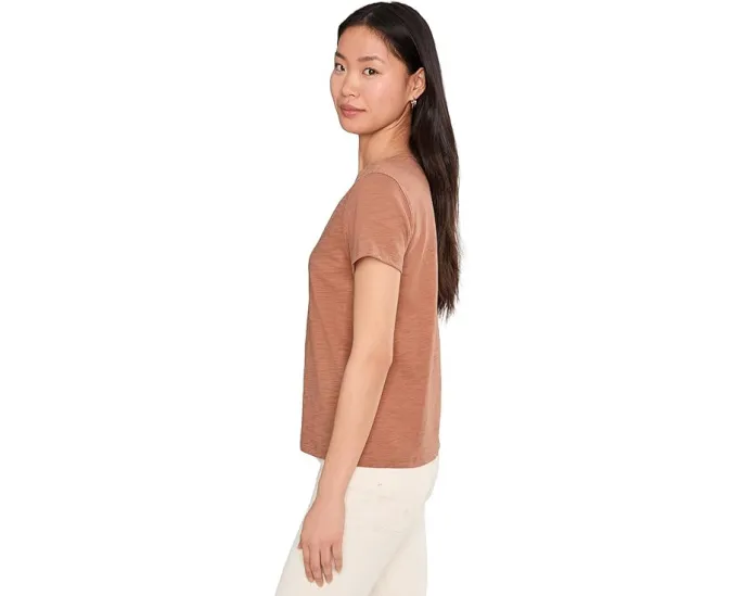 Топ Lilla P Short Sleeve Back Seam с V-образным вырезом и коротким рукавом