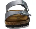 Сандалии Birkenstock Arizona из материала Birko-Flor с серебристым оттенком