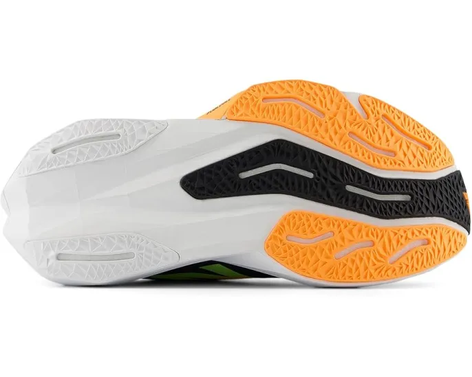 Беговые кроссовки New Balance FuelCell Rebel v4 с пеной FuelCell