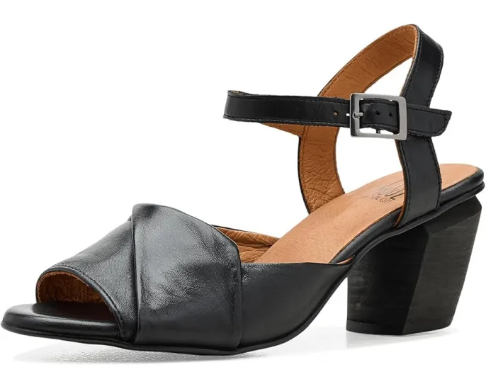 Босоножки Attie на каблуке от Miz Mooz с миндалевидным мысом