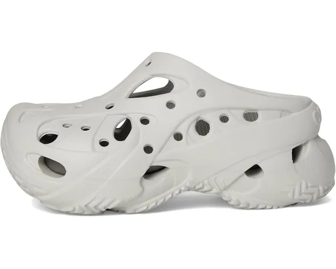 Клоги Crocs Caged с решетчатым дизайном для персонализации